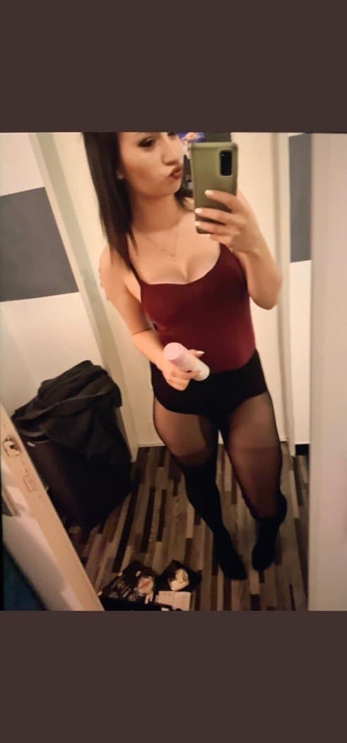 Busty analslut Jasmin