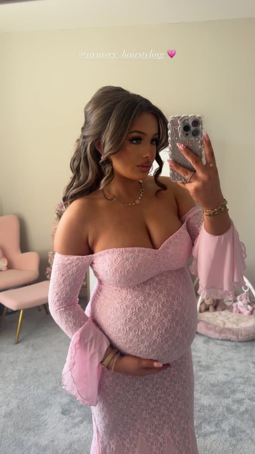 Pregnant teen Hannah big tits 2