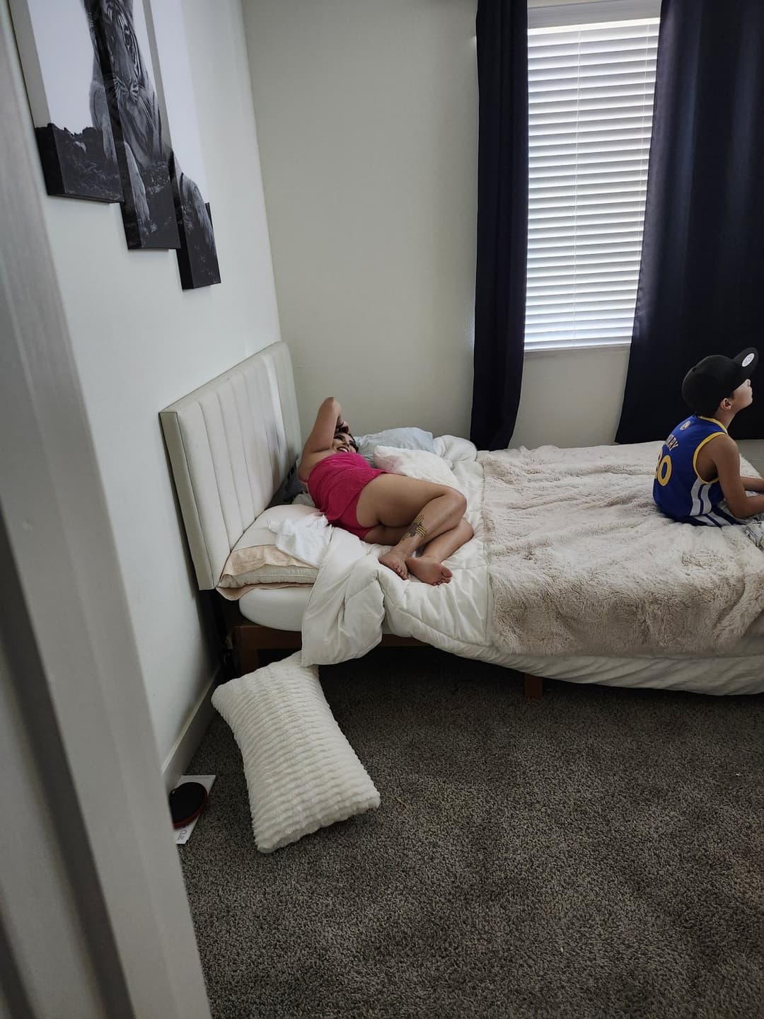 Truelizibethann small town slut bless her soul she fuck anyone when drunk. Literally anyone