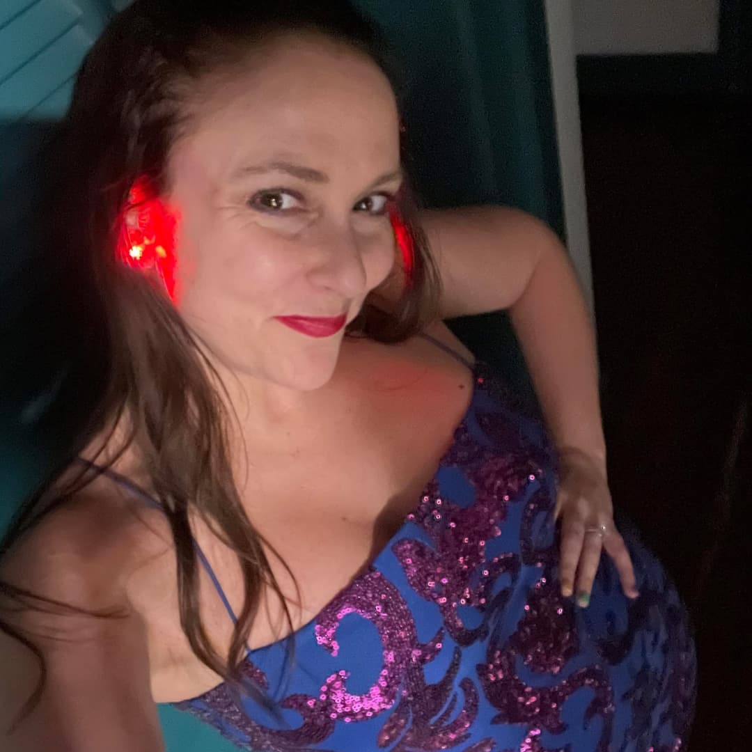 Only one pic of Aly flashing at Mardi Gras 2024 but still, a recent find is a recent find!!