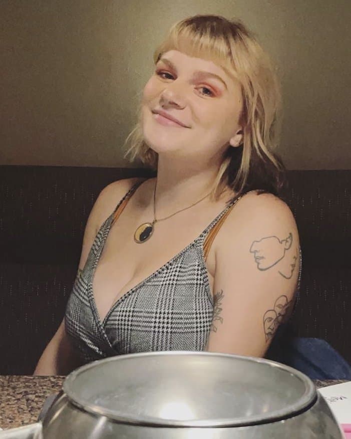 Click to view full size Fat Breasted Alt Girl