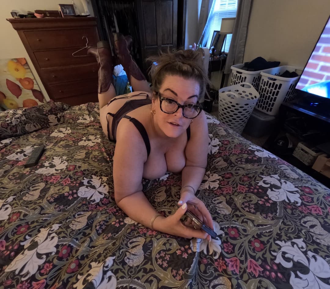 Click to view full size Pawg Milf Boots And Big Tits