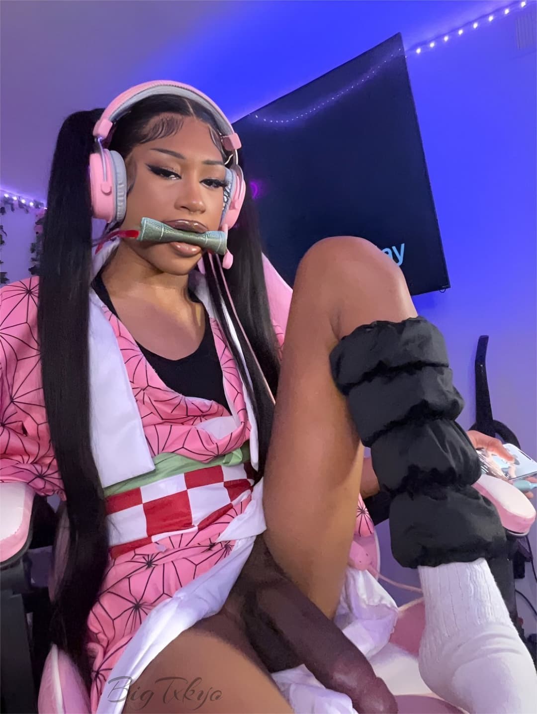 Lindas trans pauzuda de mini saia 02