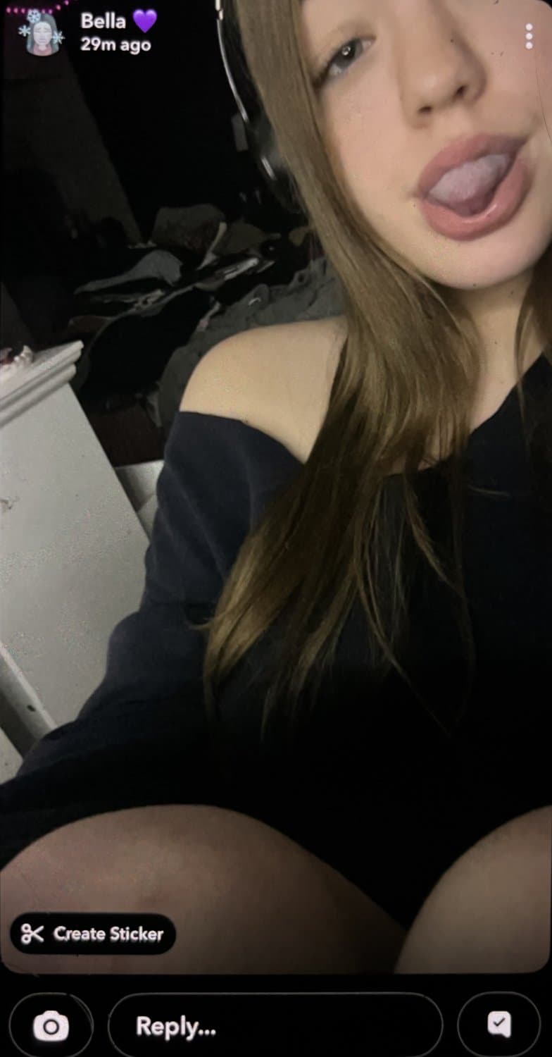 Horniest thick white teen snapchat slut gets her nudes leaked! Dumb Webslut fuck meat