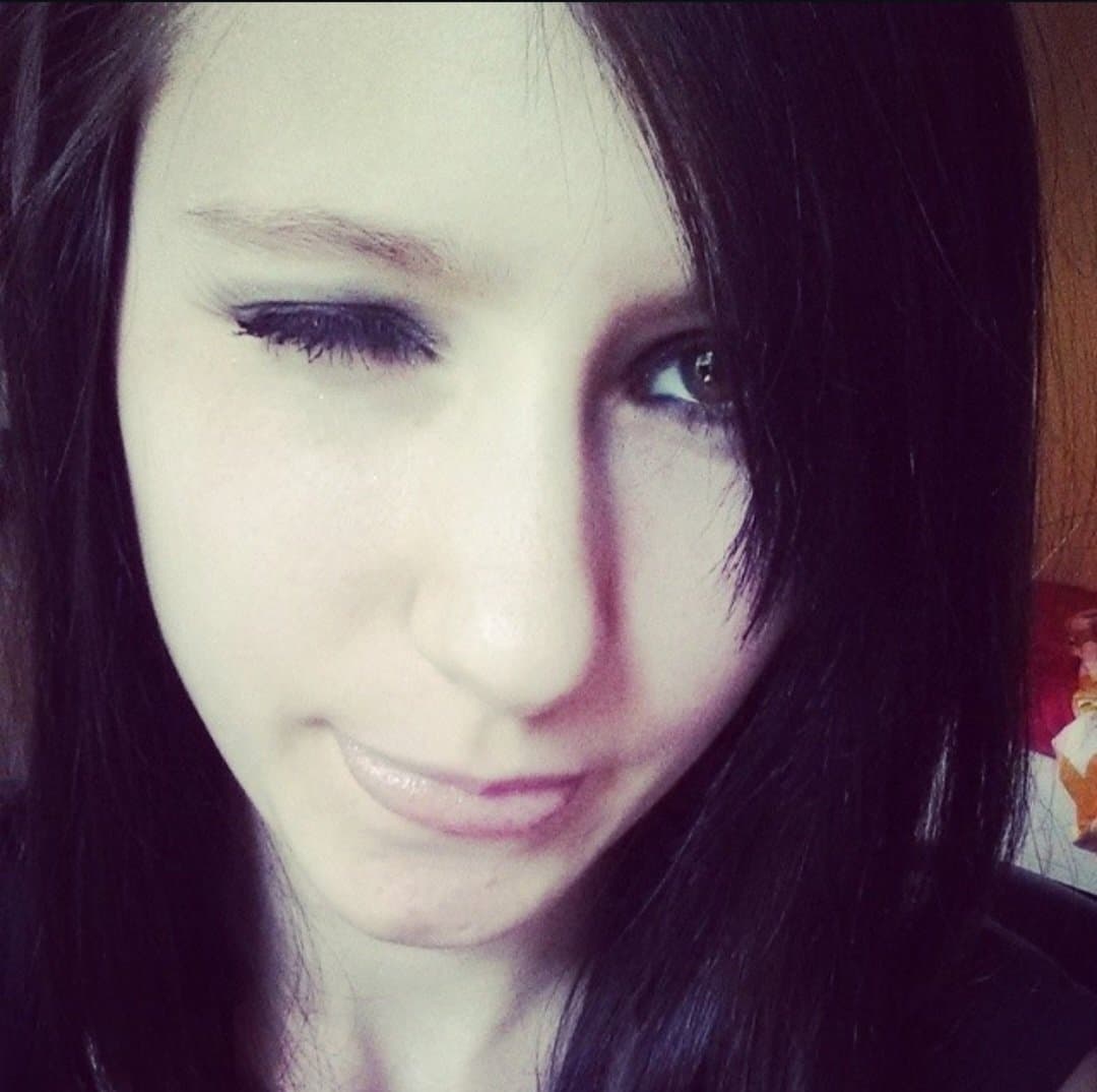 SKINNY EMO SLUT ALLY BEGGING FOR HUGE ROPES OF CUM