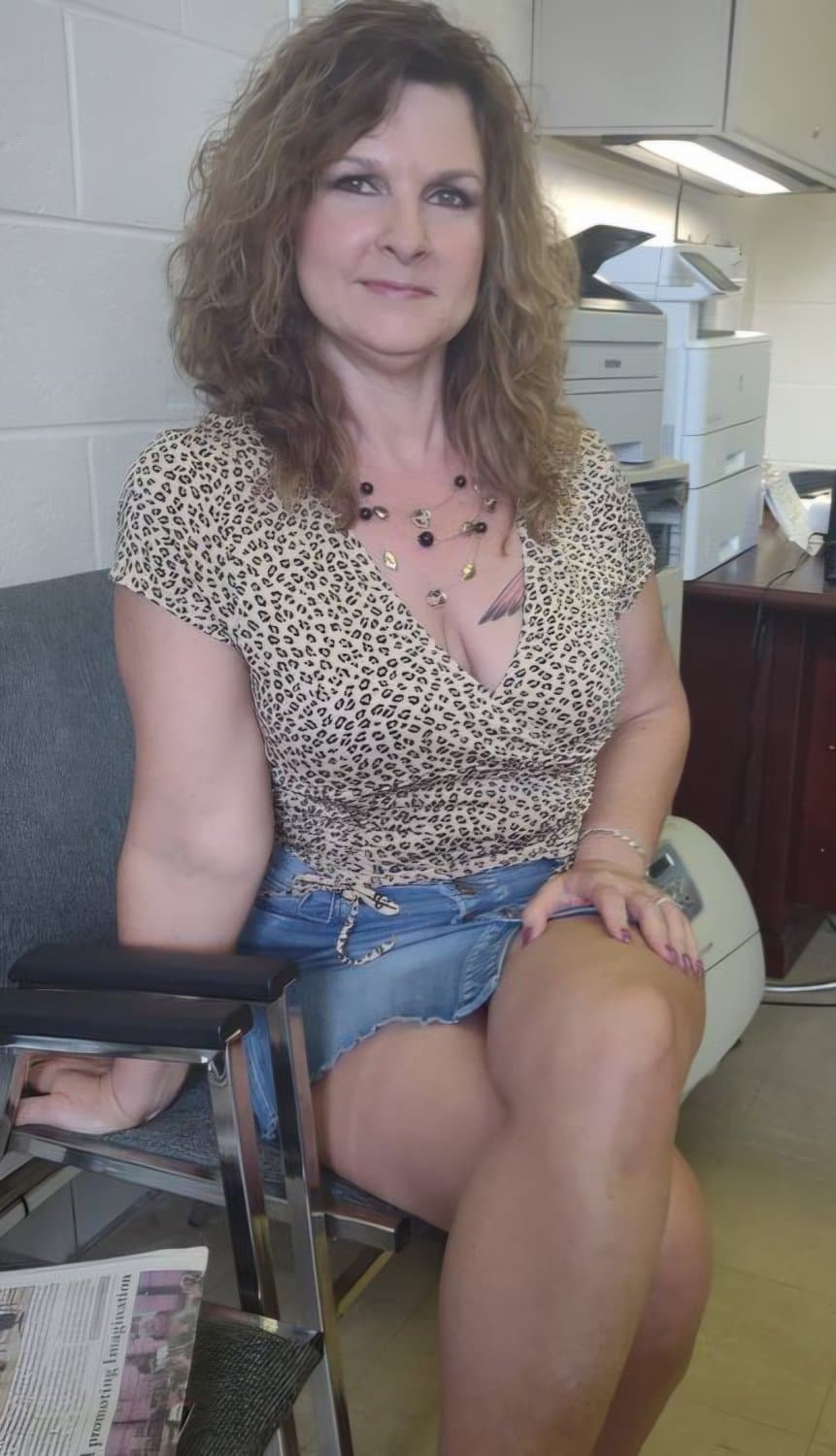 Hot Mature Busty Tattoo Wife Elizabeth