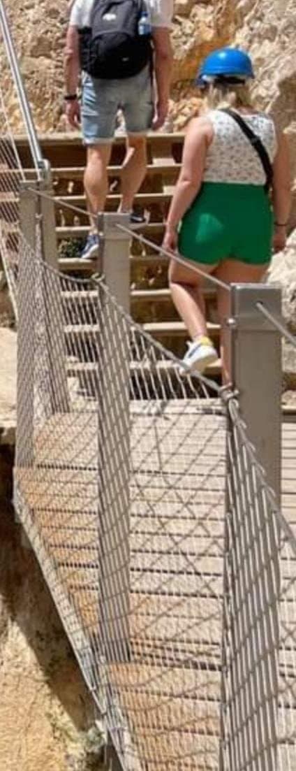 Who wanne goon with me to my cousin to her big juice milkers or to her big juice ass DM ME i hav