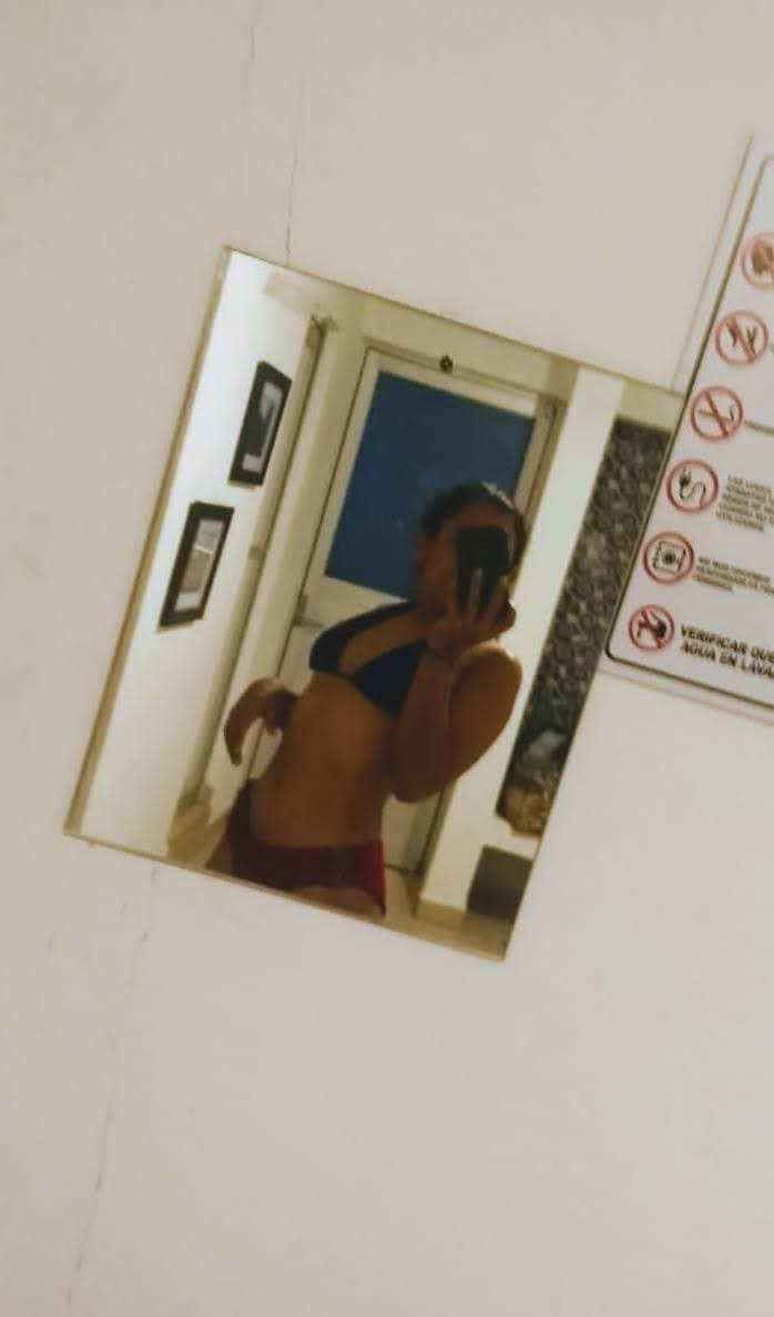 Click to view full size Mejor amiga de mi novia me envía nudes y videos.