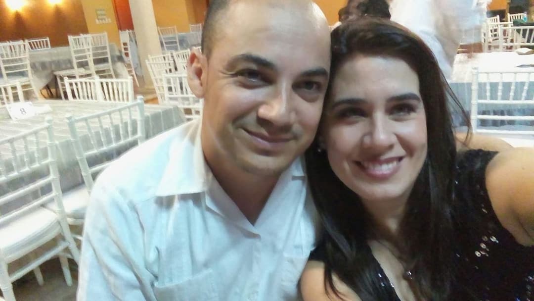 Carolina engaña a su cornudos pitó chico