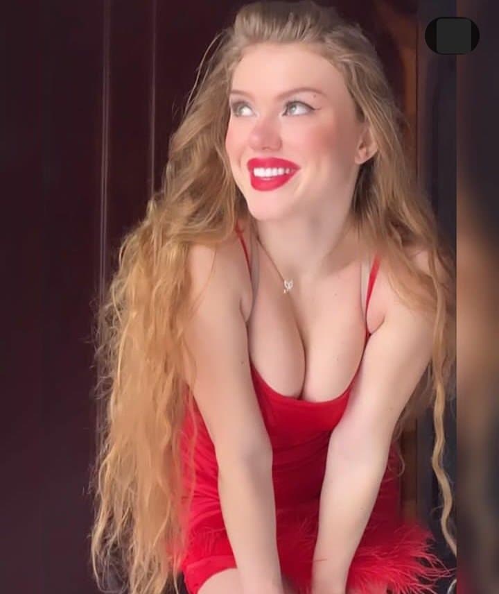 Sexy arabic blonde bellydancer form egypt