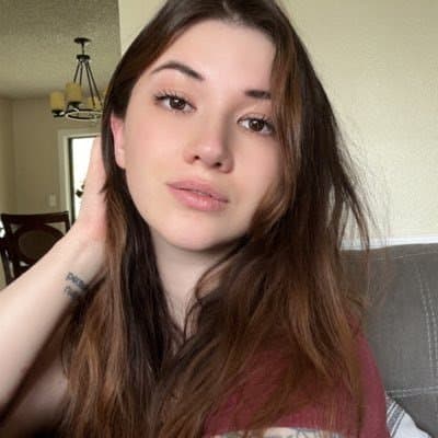 Click to view full size Hottest Milf ever? This curvy slut who loves sticking her tongue out comes damn close