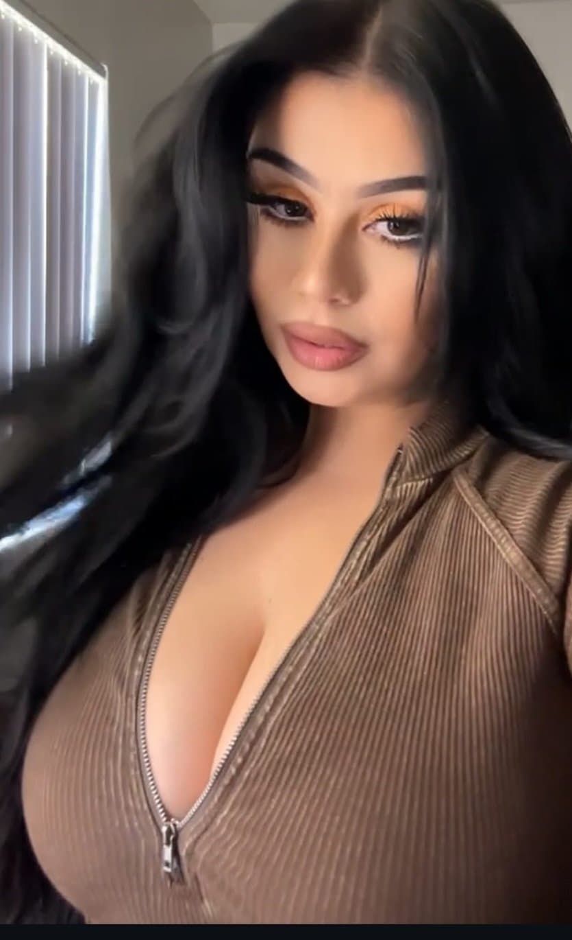 Samantha this bitch gives nasty head