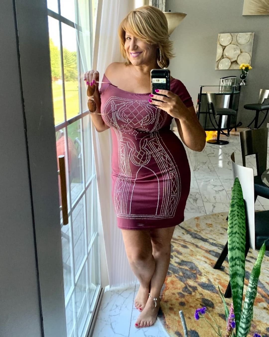 Thick Gilf flight attendant