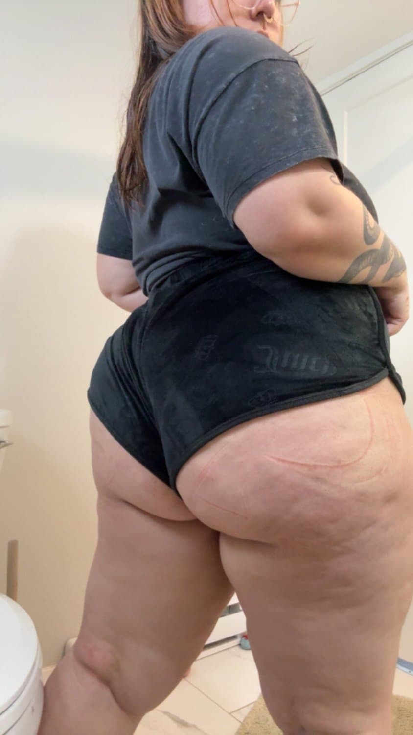 Duchess V - Phat Ass Thick BBW Twitter Findom