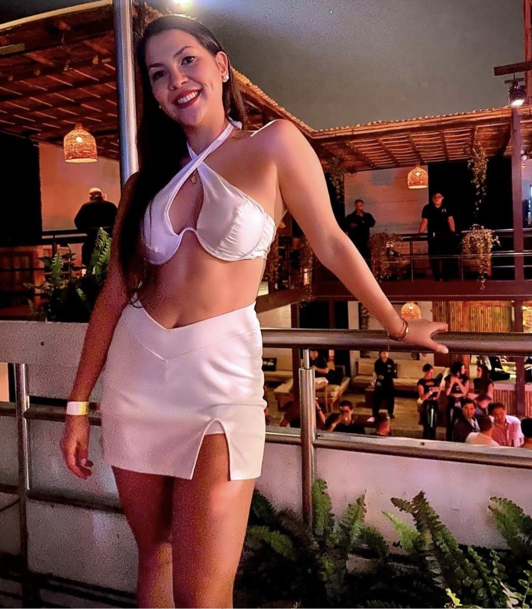 Hot Asian-latina with big boobs and amazing legs. Enjoy!