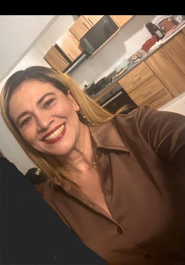 46-year-old Colombian m*** loves to f*** no condoms are needed you can come in all holes and she lov