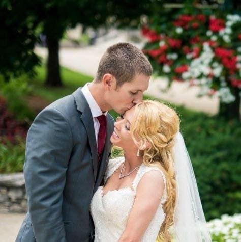 Small tits girl showing boobs at GGW