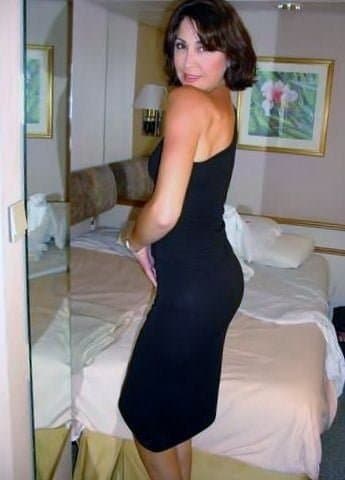 LEGENDARY Brunette Hotwife loves cock and you can tell