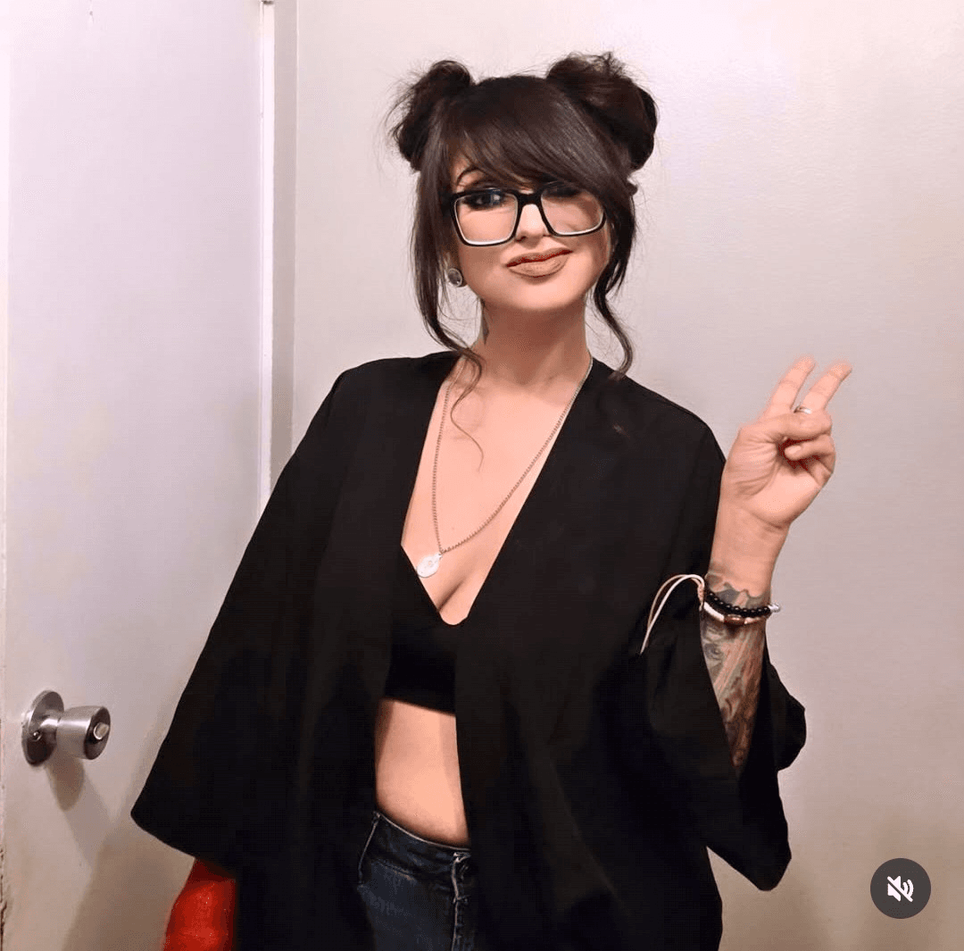 Little Dwarf Milf would be so much fun to  toss around in a gangbang