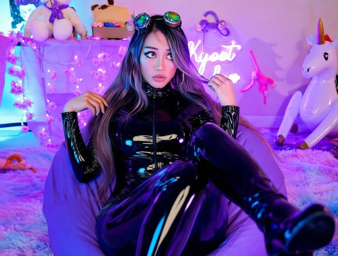 Twitch Kyootbot in vinyl catsuit