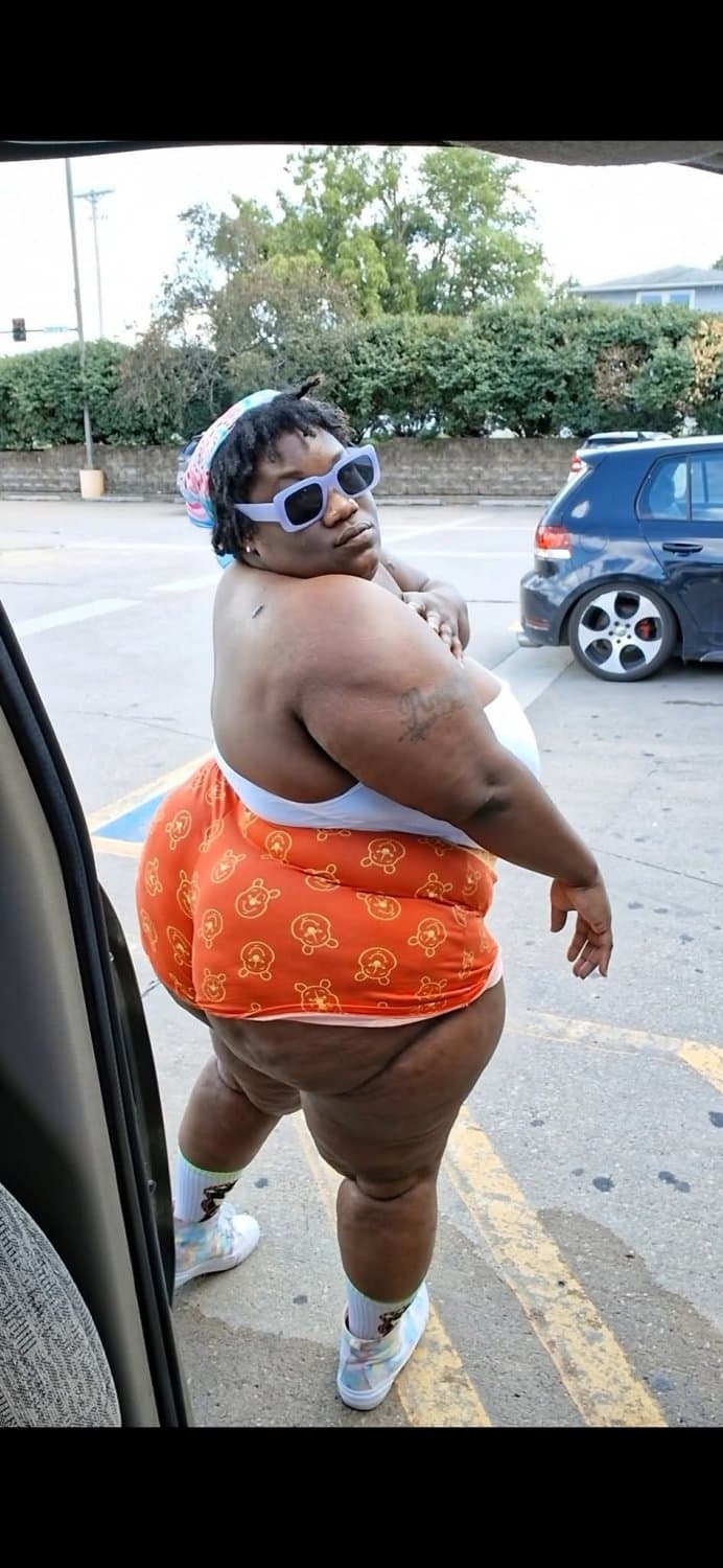 HUGE THICK MEGA EBONY BBW BUG OLE JUICY ASS BOOTY