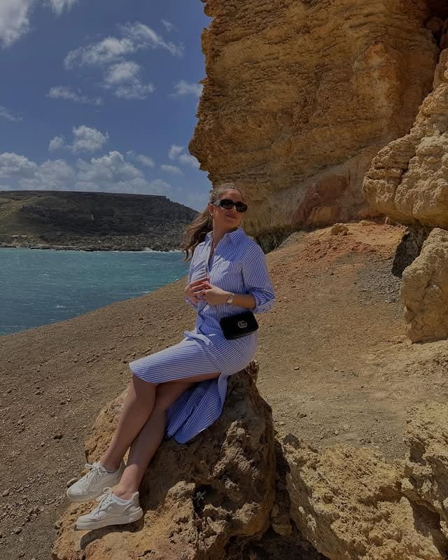 Hot bosnian slut with a great Body and nice legs and feet - footjob and cumface