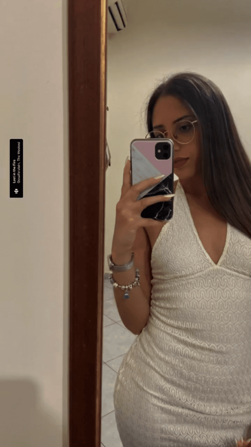 Click to view full size elisa student 23 years italiana