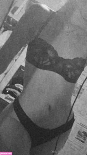 ¡Tik toker e instagramer cachonda N A B I A N B  le gusta mostrar el culo! ?