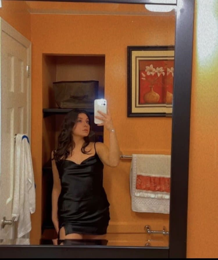 Cheating 19yo spic Leslie doing the beaner bounce