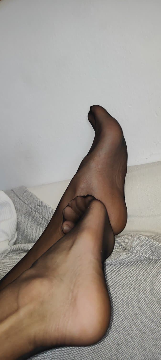Click to view full size male feet tease