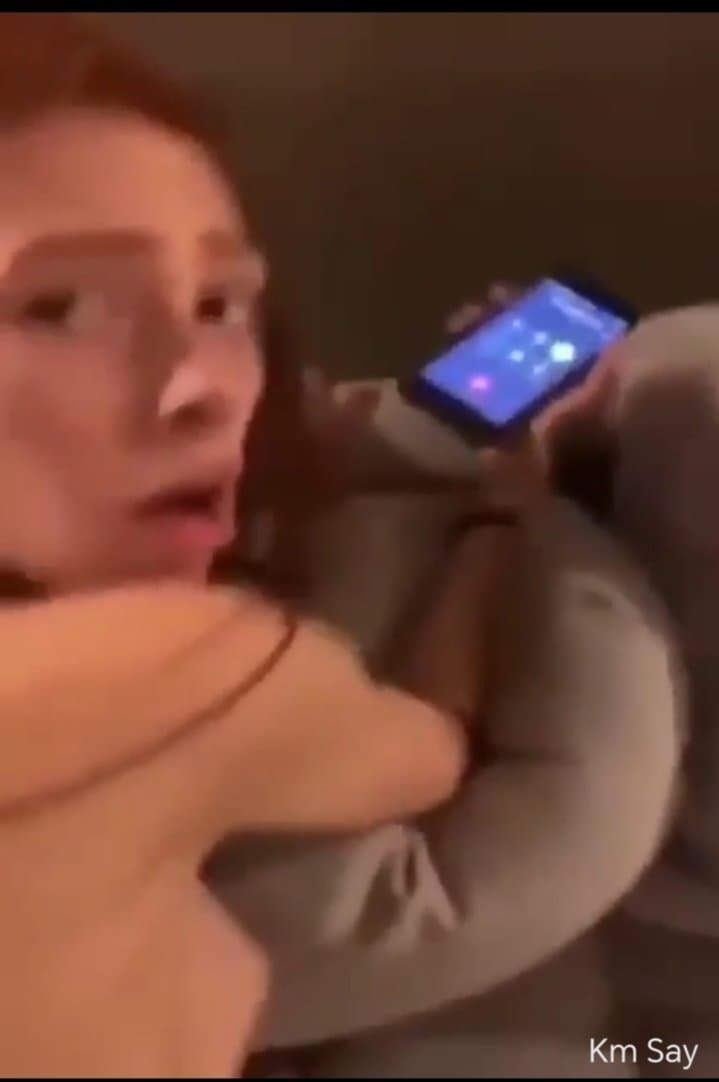 Esposa zorr4 infiel, contesta llamada mientras la están cul34ndo agunanta su gemido, d perr4 cock