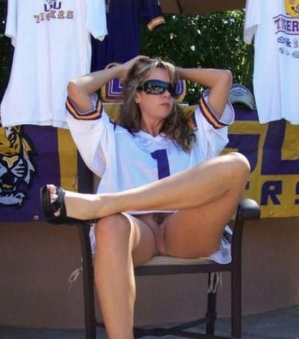 Bottomless Girls in Public 3