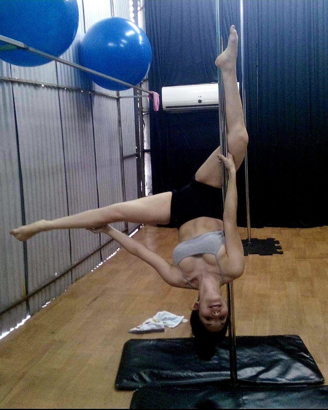 Paraguayan latina model and pole dancer adri_ozuna