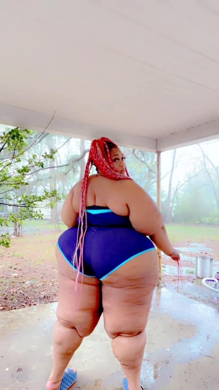 HUGE SSBBW SEXY ASS BOOTY