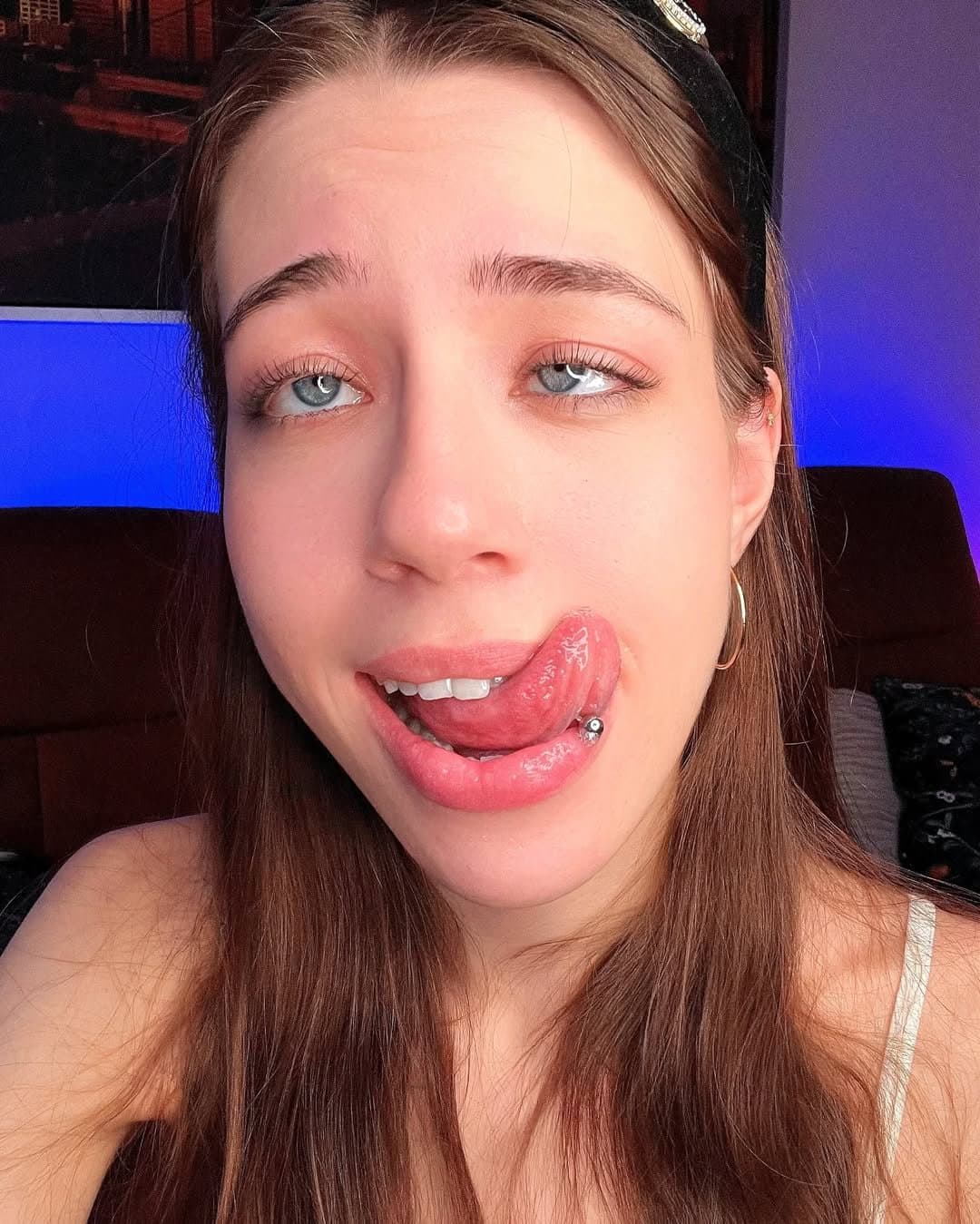 Juicy.gao.official tongue ?