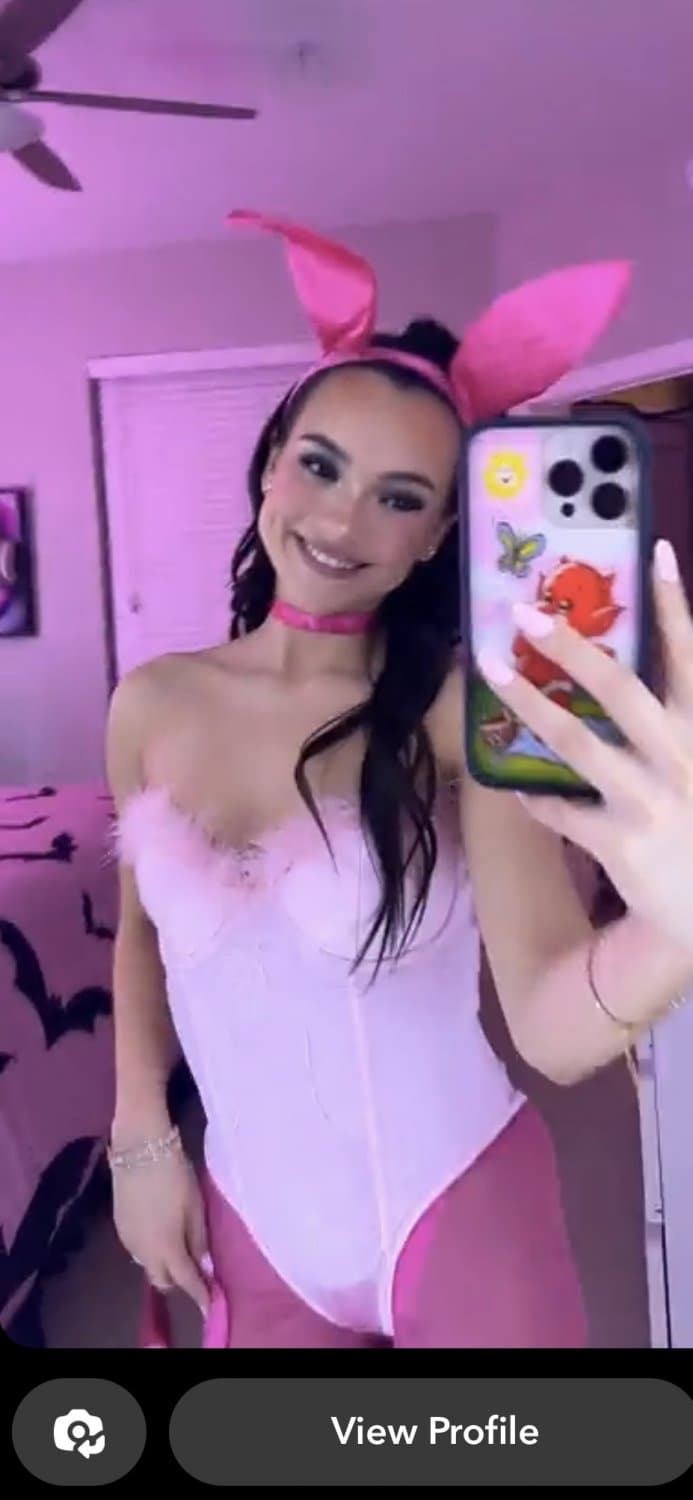 FaZe Adapts Petite Sexy & Cute Little Sister Milan Mirabella Sexy Pics Of Her Tight Teen Body