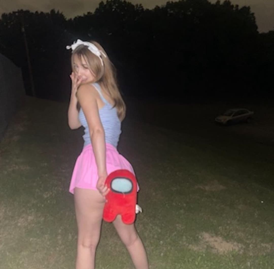 Fatass bitched dyed her hair so I had to stretch her out