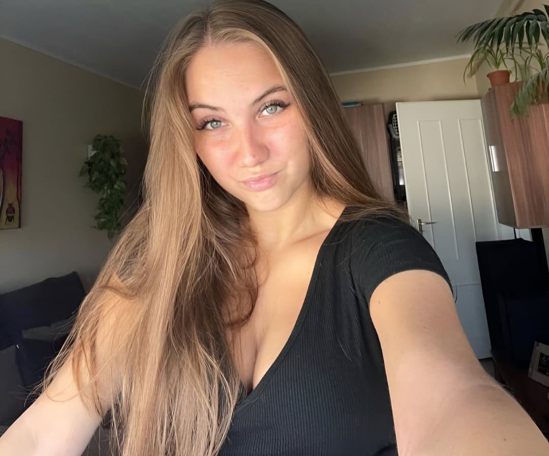 [kik] shsjebbd big ass ex needs to be fucked and pounded She likes it hard and loves anal