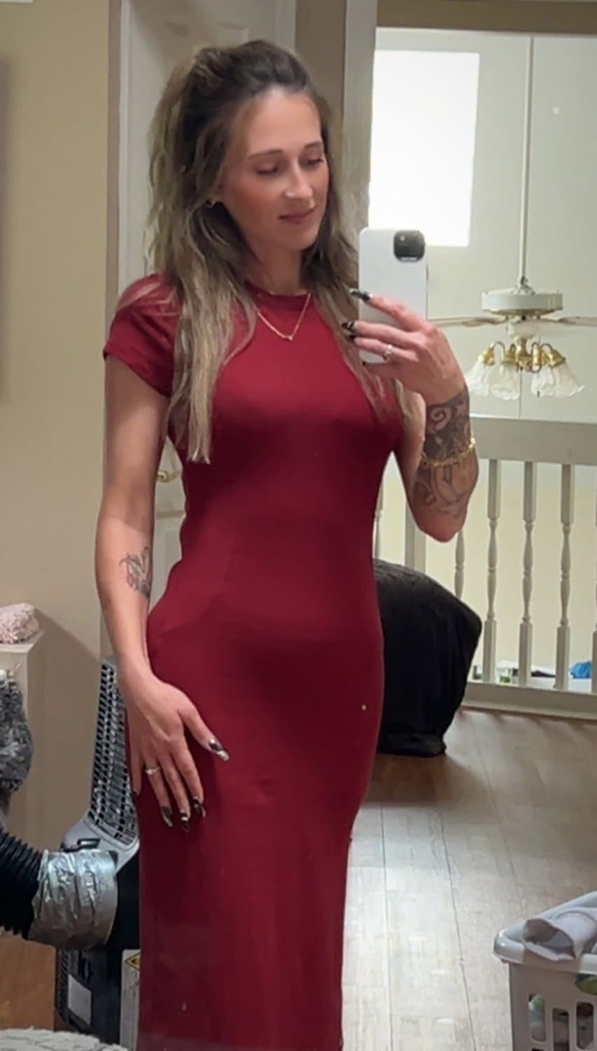 My friends hot mom I stroke to way too much… who wants to chat stroke and cum to the bitch?!