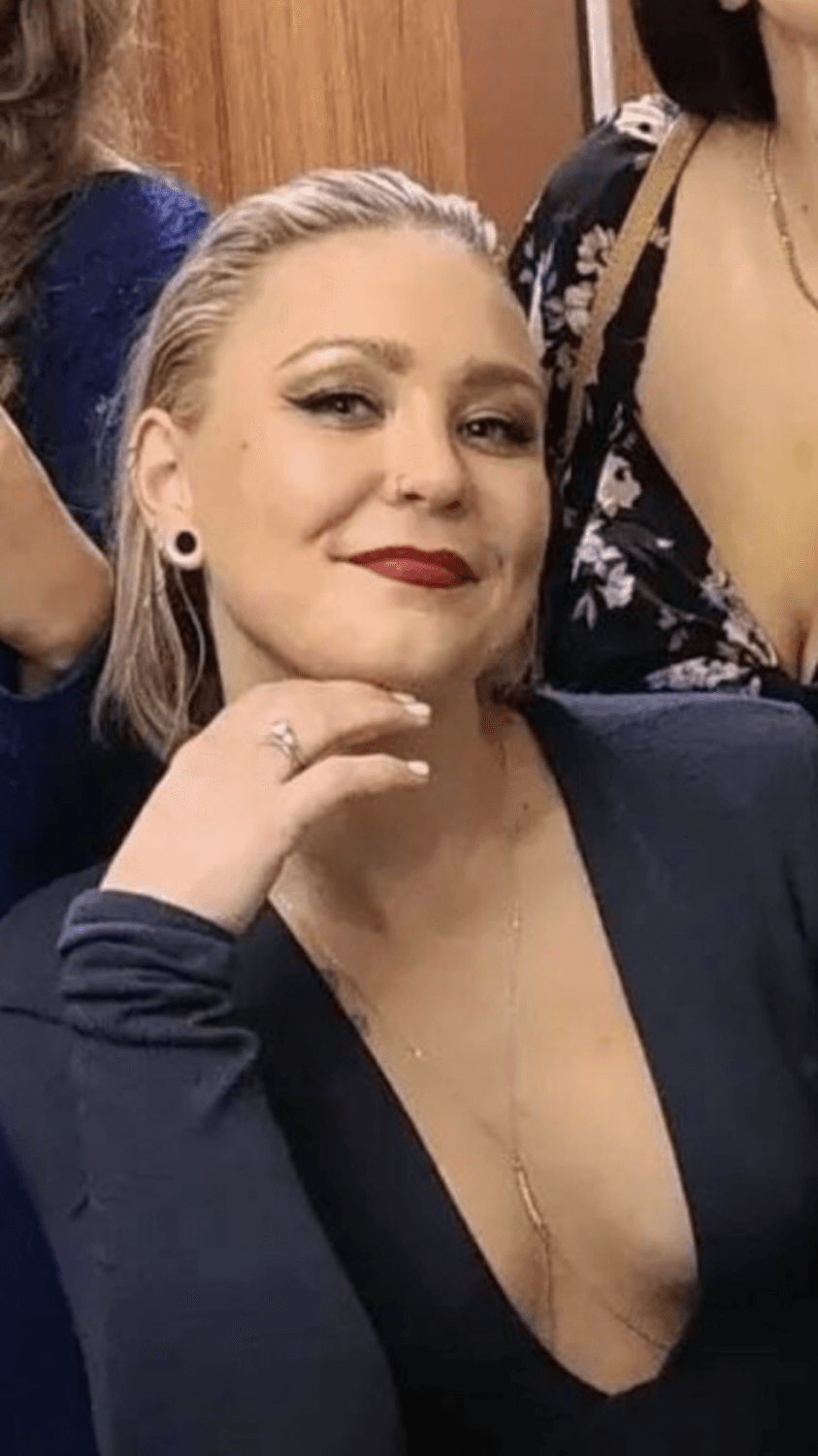 Still some good miles left on this used whores cunt. Love mature MILF’s