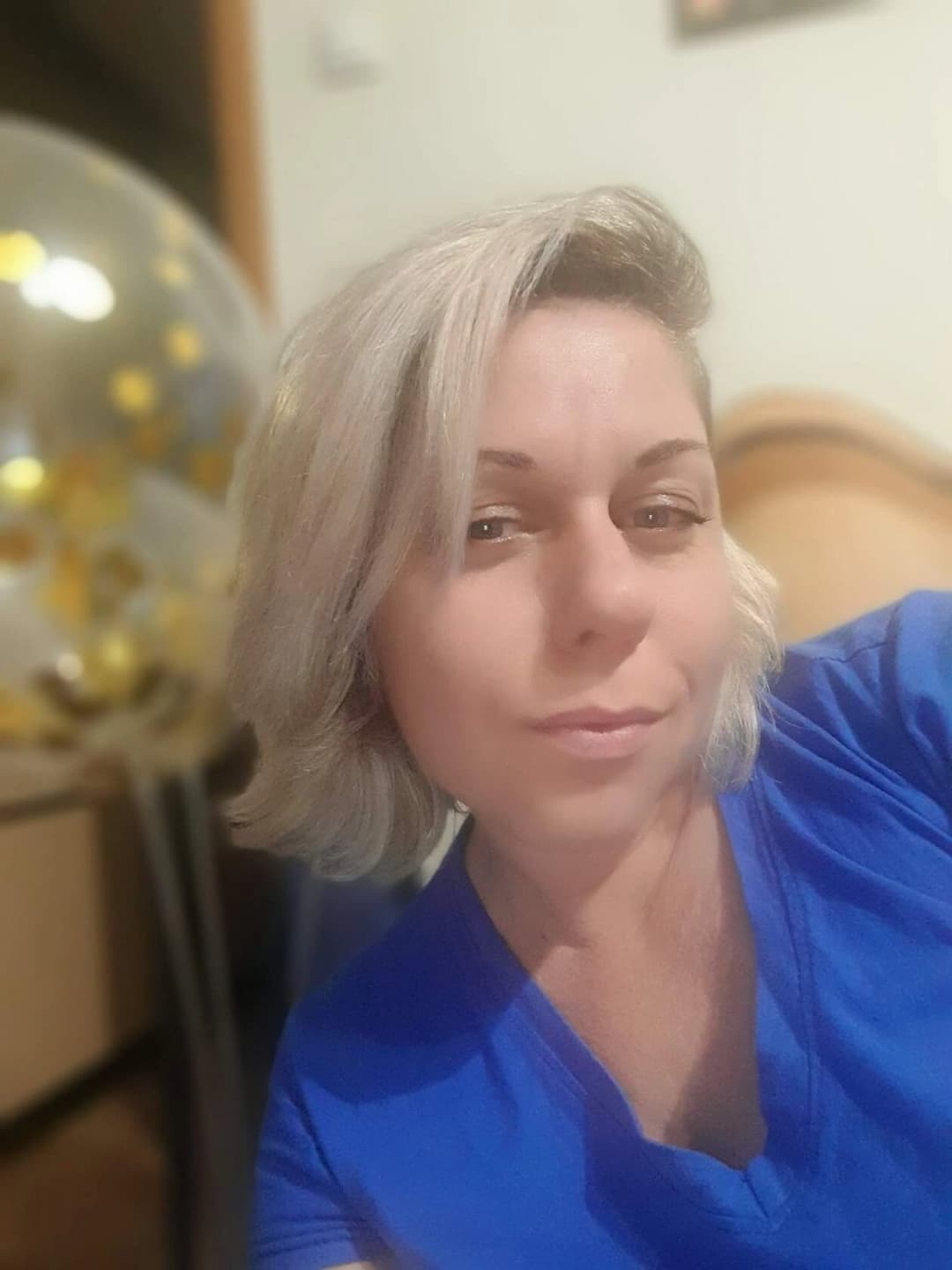 Click to view full size Very pretty woman - Anna