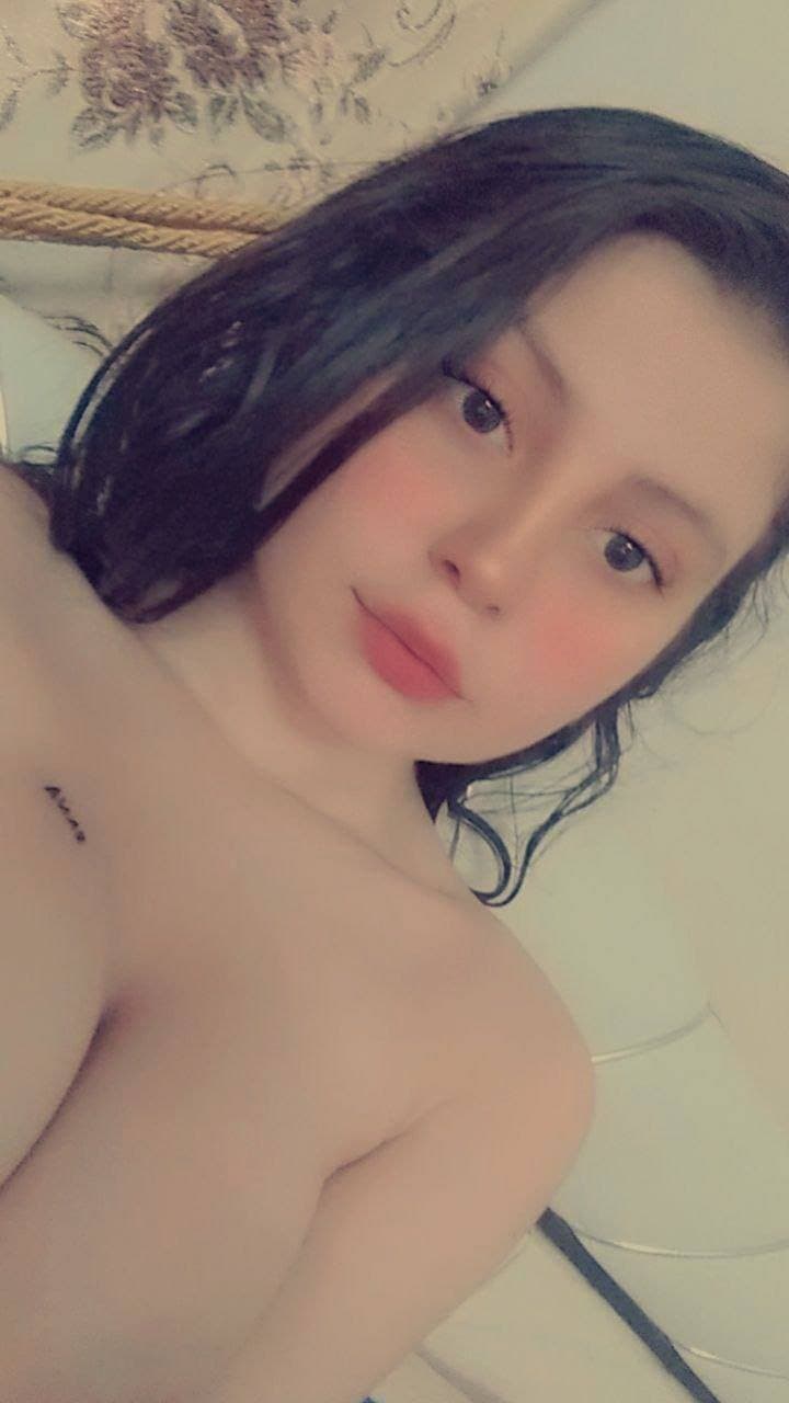 Arab girl with beautiful hijab and appetizing body???