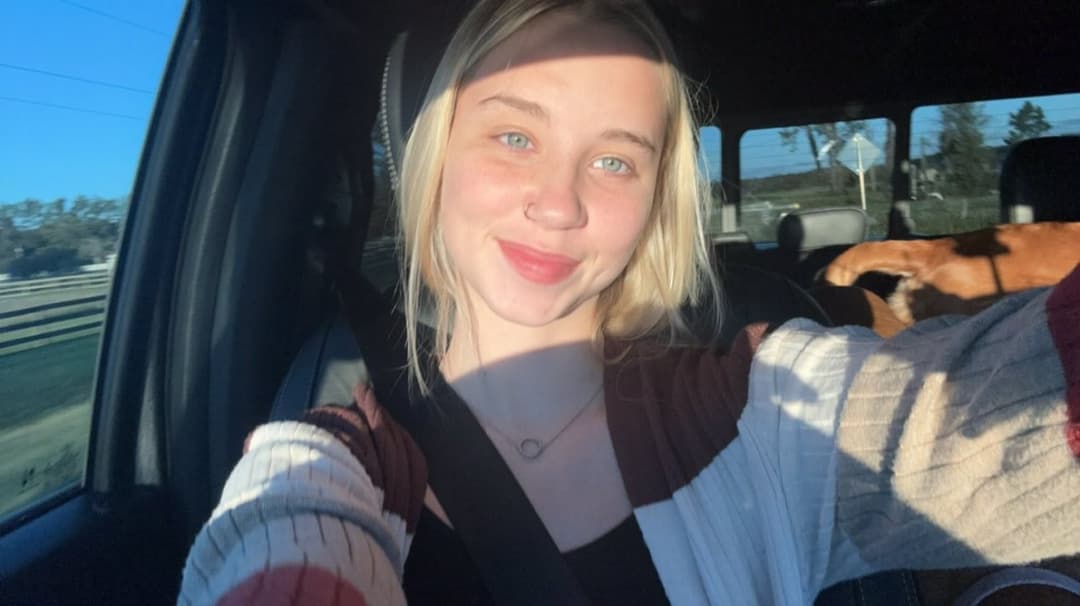 Loirinha vazou mostrando a buceta rosa gostosa