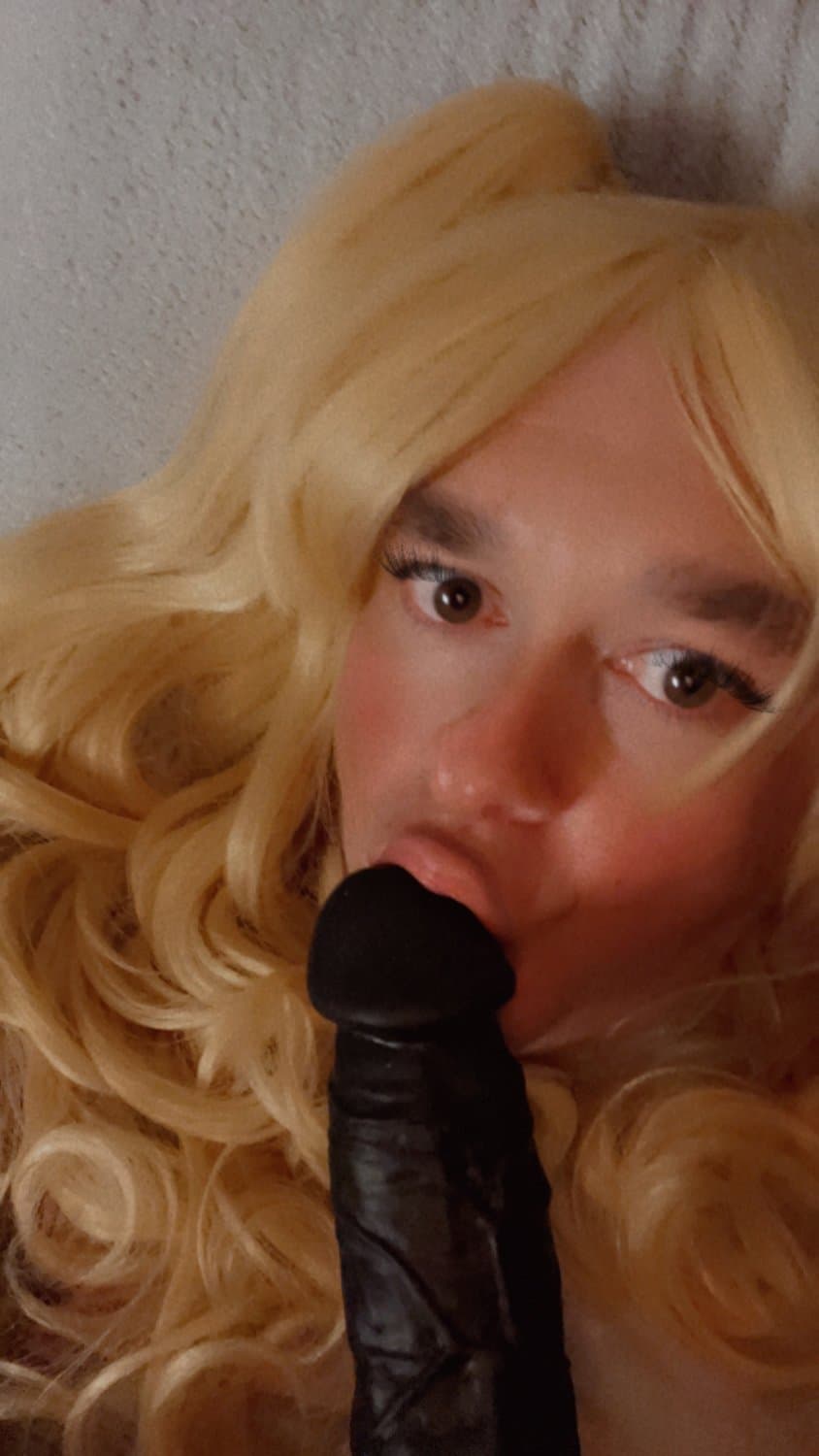 KIK: femboydanireid | UK Femboy Bubble Butt Sissy Slut