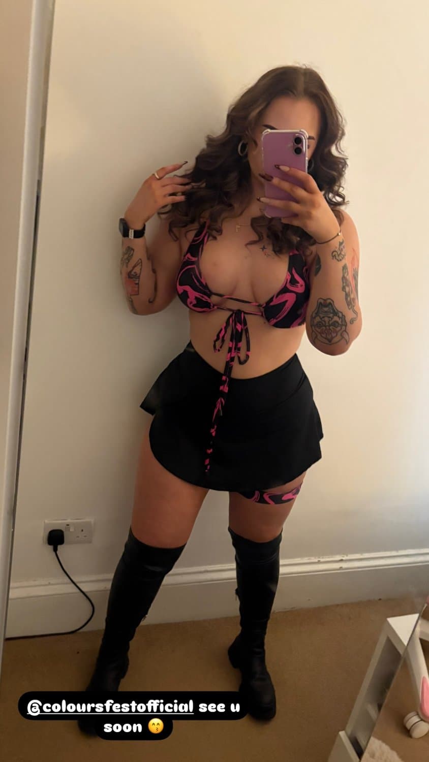 thick gym girl phoebe kitchen 22