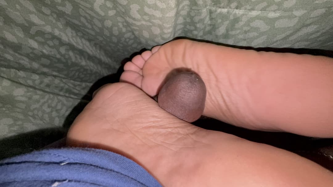 My wife giving me a mind blowing sideways solejob