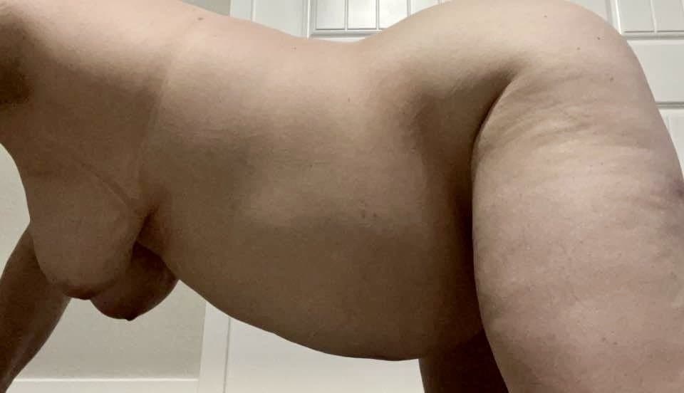 Fat fuckpig Vicky wants to be seen and pumped with cum