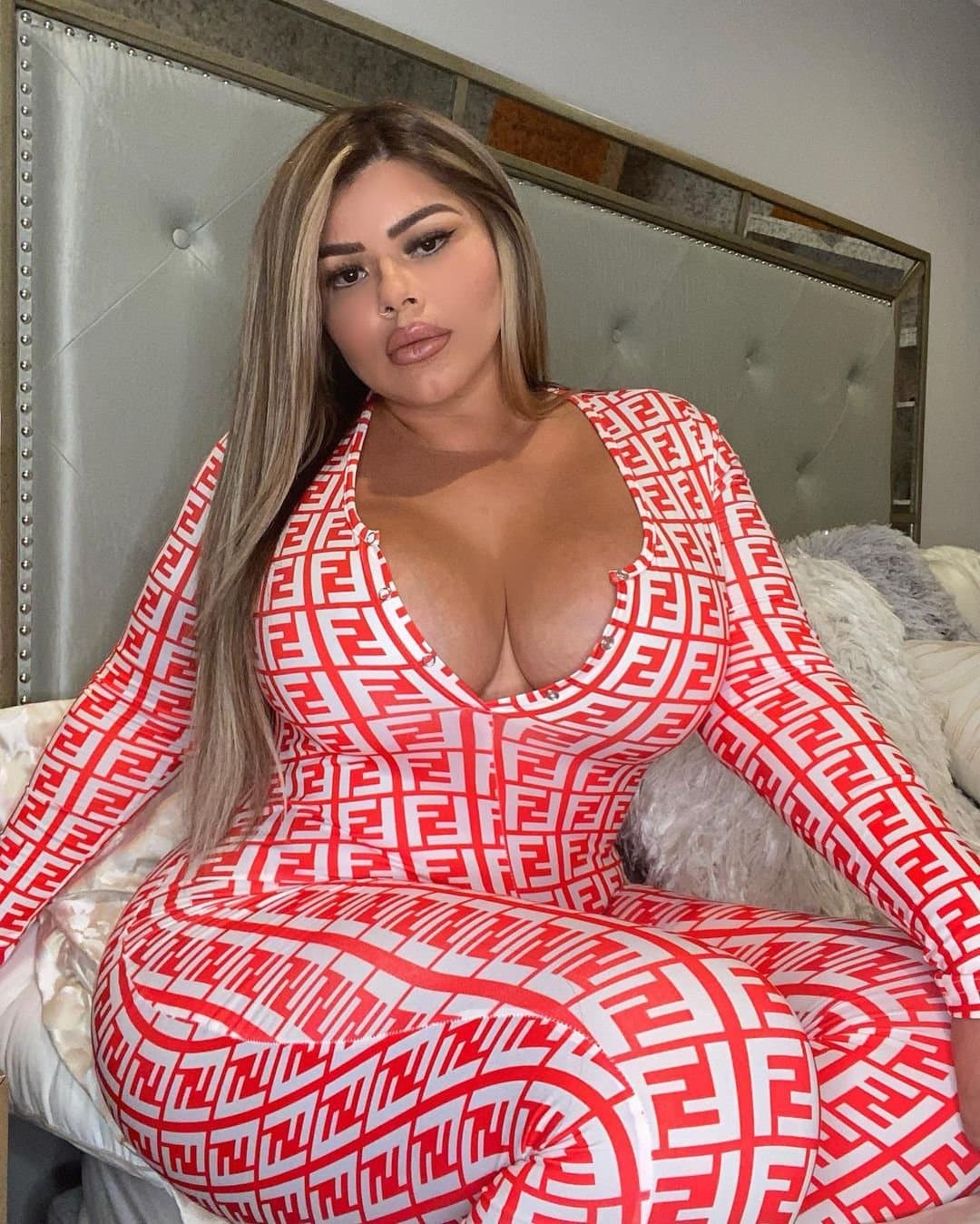 Michele Mendez Gordinha Loira Muito Gostosa