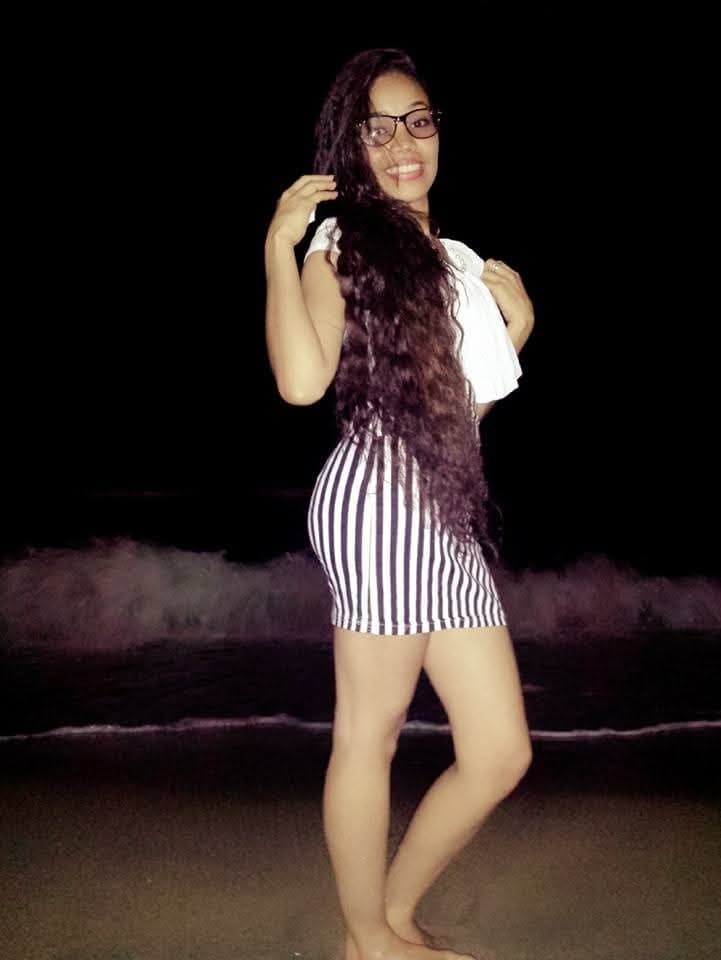 Posando antes de chuparme la polla