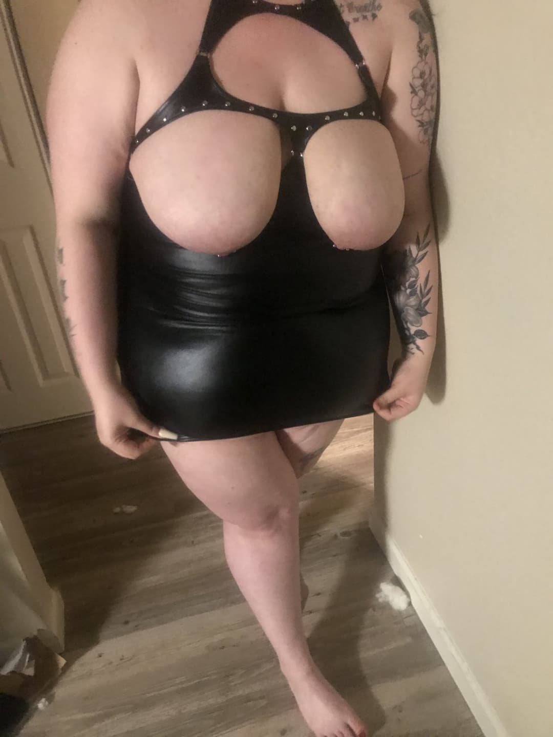 Click to view full size Fat White Bitch With Fat White Tits